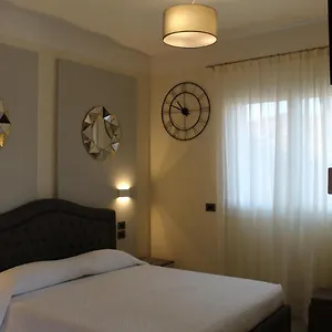 https://villa-martina-luxury-rooms.it-lombardy.com